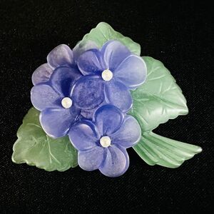 Vintage Avon Lucite Brooch SWEET VIOLETS Purple Flowers Faux Pearls 1983 1327